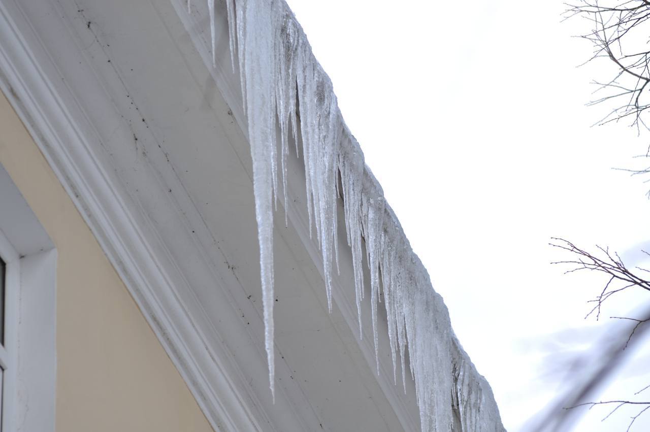 В Майкопе усиливают контроль за очисткой крыш города В Майкопе усиливают контроль за очисткой крыш города