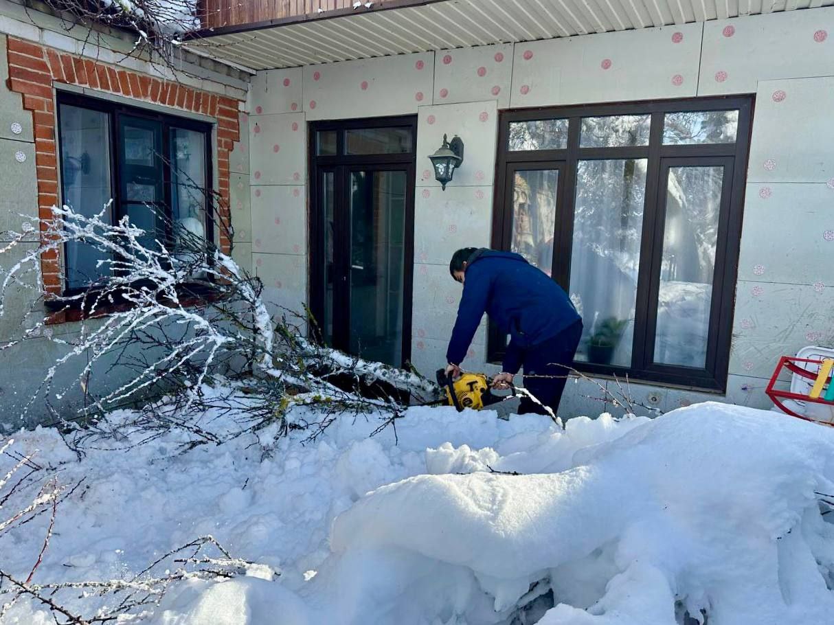 Волонтёры Единой России помогают в устранении последствий сильного снегопада в Адыгее – волонтерский центр развернут на базе штаба общественной поддержки партии Волонтёры Единой России помогают в устранении последствий сильного снегопада в Адыгее – волонтерский центр развернут на базе штаба общественной поддержки партии