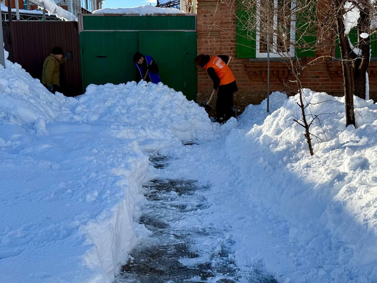 Волонтёры Единой России помогают в устранении последствий сильного снегопада в Адыгее – волонтерский центр развернут на базе штаба общественной поддержки партии Волонтёры Единой России помогают в устранении последствий сильного снегопада в Адыгее – волонтерский центр развернут на базе штаба общественной поддержки партии