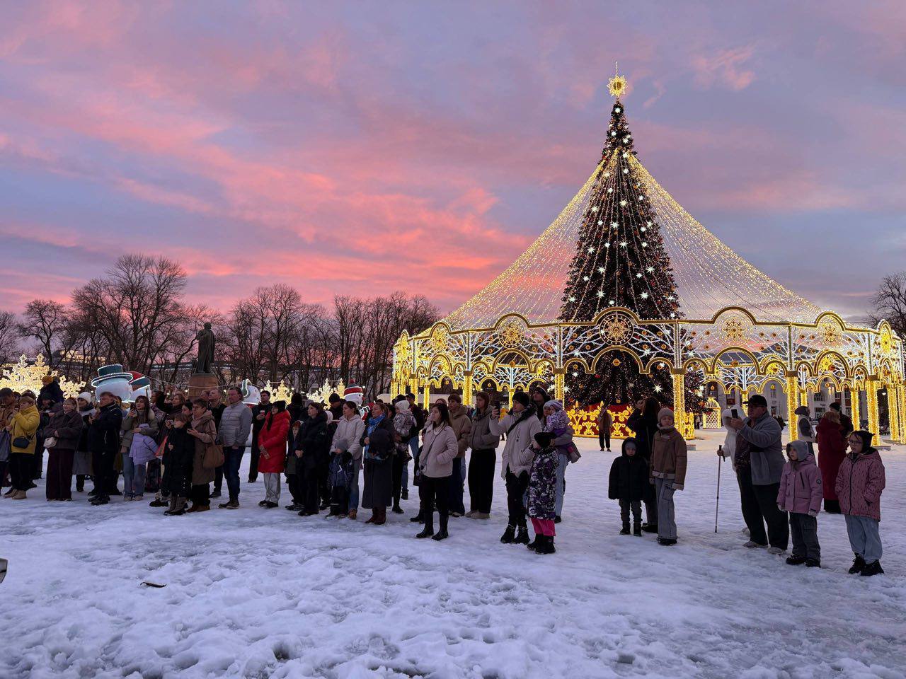 Жители и гости Майкопа приглашаются на рождественские мероприятия, которые пройдут 7 января на площади Ленина Жители и гости Майкопа приглашаются на рождественские мероприятия, которые пройдут 7 января на площади Ленина