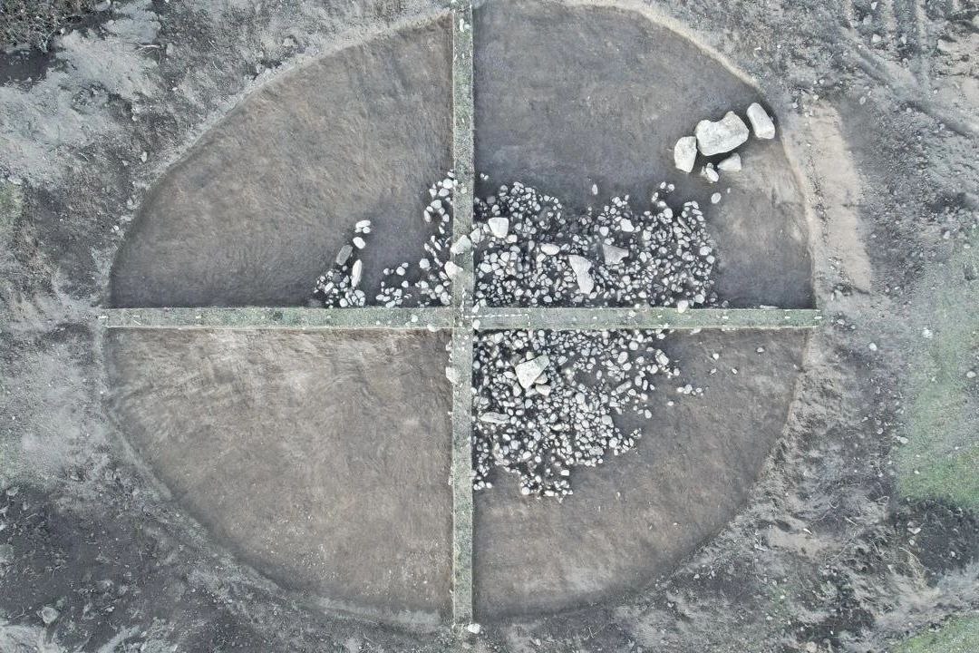 Два кургана и дольмен исследовали археологи в Адыгее на месте будущего туристско-рекреационного комплекса «Дегуакская поляна» Два кургана и дольмен исследовали археологи в Адыгее на месте будущего туристско-рекреационного комплекса «Дегуакская поляна»