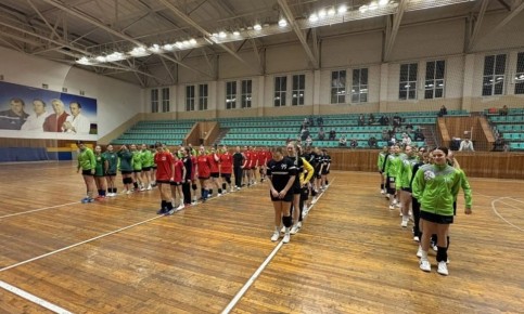 Юные майкопские гандболистки открыли сезон соревнований в новом году