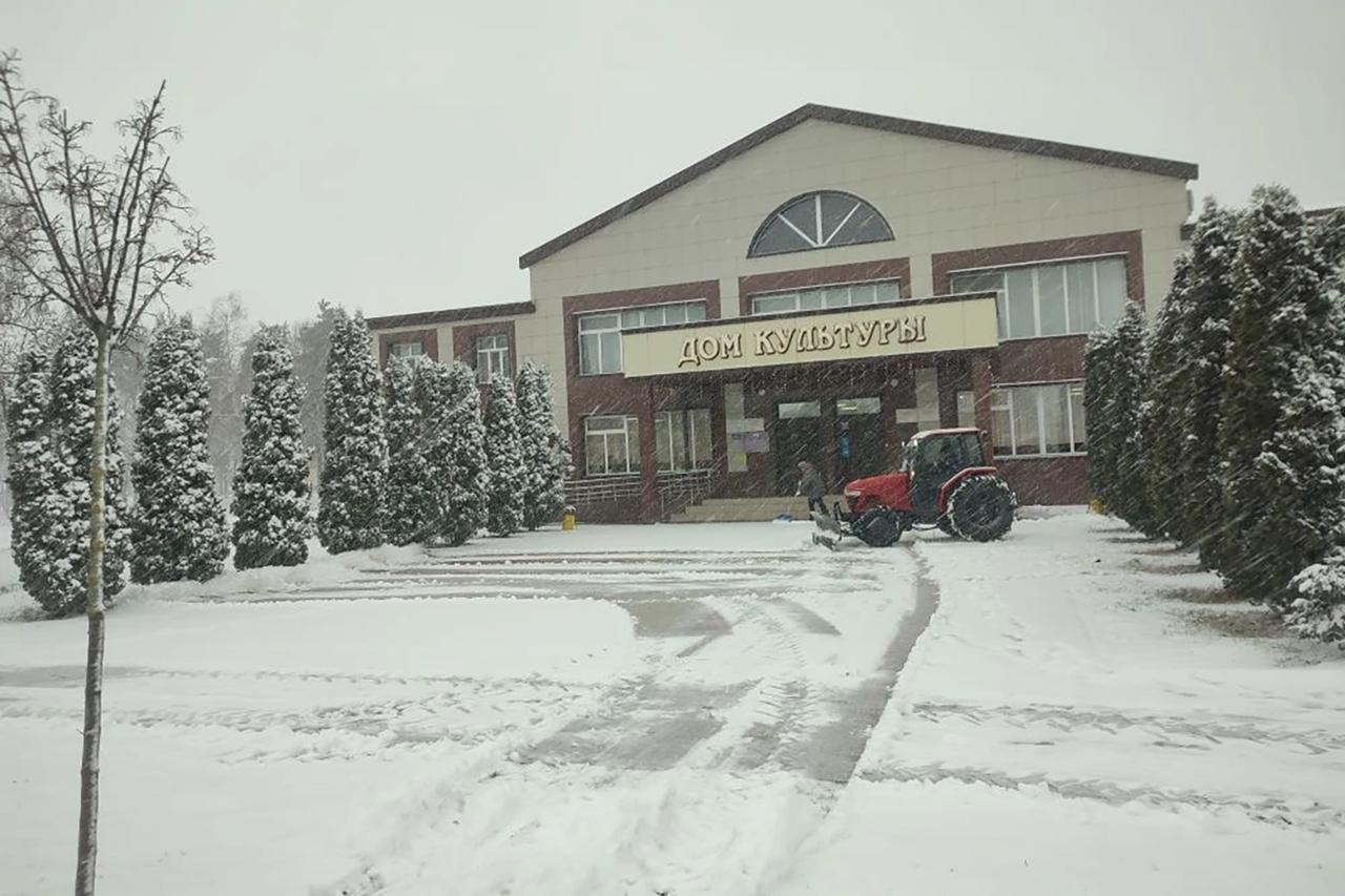 Во всех муниципалитетах республики коммунальные и дорожные службы переведены на усиленный режим работы в связи с обильным снегом Во всех муниципалитетах республики коммунальные и дорожные службы переведены на усиленный режим работы в связи с обильным снегом