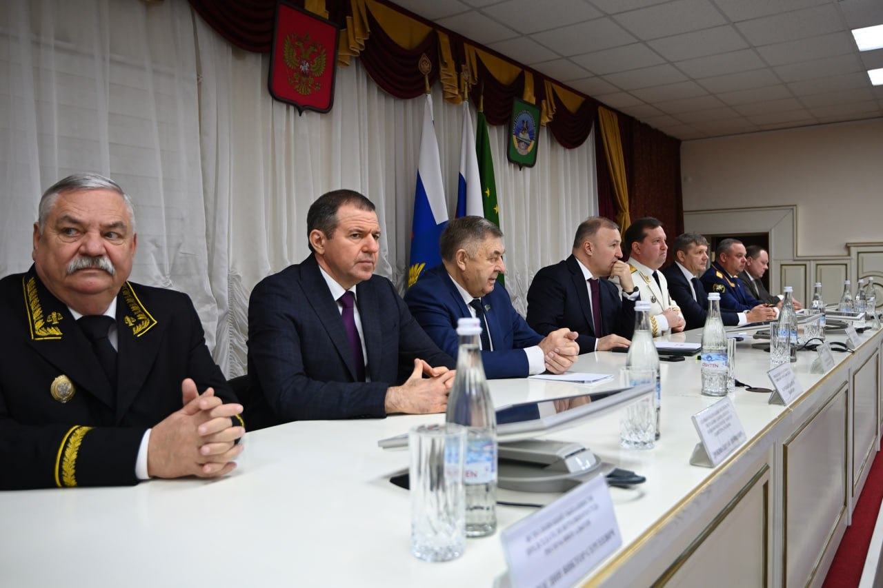 Глава Адыгеи поздравил работников прокуратуры с профессиональным праздником и отметил вклад ведомства в обеспечение законности Глава Адыгеи поздравил работников прокуратуры с профессиональным праздником и отметил вклад ведомства в обеспечение законности