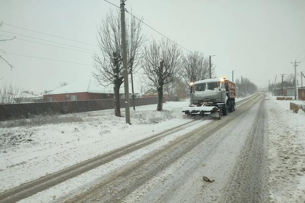 Во всех муниципалитетах республики коммунальные и дорожные службы переведены на усиленный режим работы в связи с обильным снегом Во всех муниципалитетах республики коммунальные и дорожные службы переведены на усиленный режим работы в связи с обильным снегом