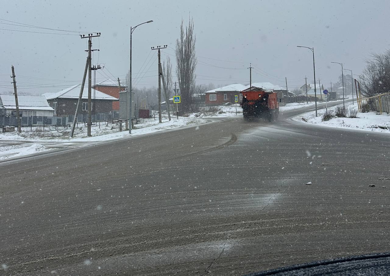 Геннадий Митрофанов: В Майкопе проводят обработку улично-дорожной сети противогололедными материалами Геннадий Митрофанов: В Майкопе проводят обработку улично-дорожной сети противогололедными материалами