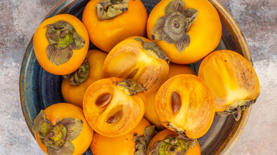 Из твердой хурмы сварите восхитительное варенье: за вяжущий эффект можно не волноваться