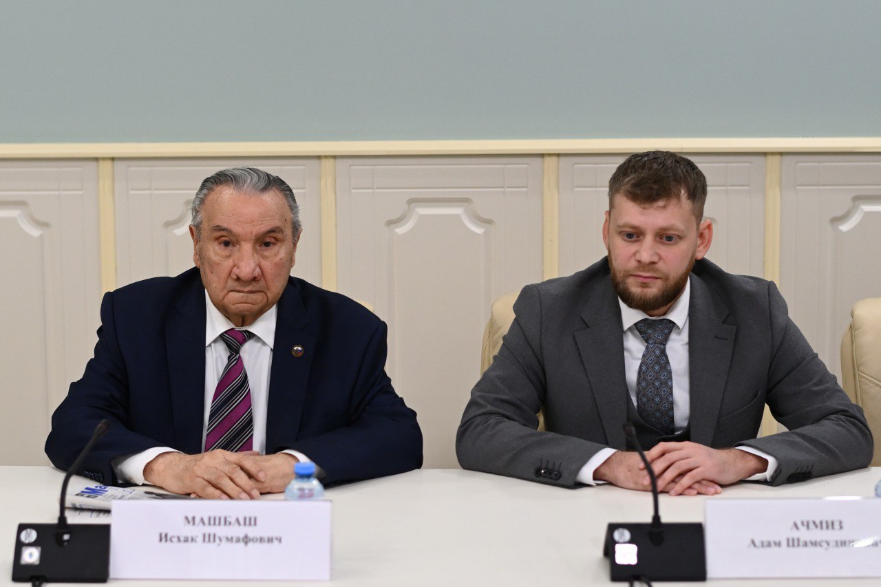 Глава Адыгеи встретился с руководителями региональных и муниципальных СМИ Глава Адыгеи встретился с руководителями региональных и муниципальных СМИ