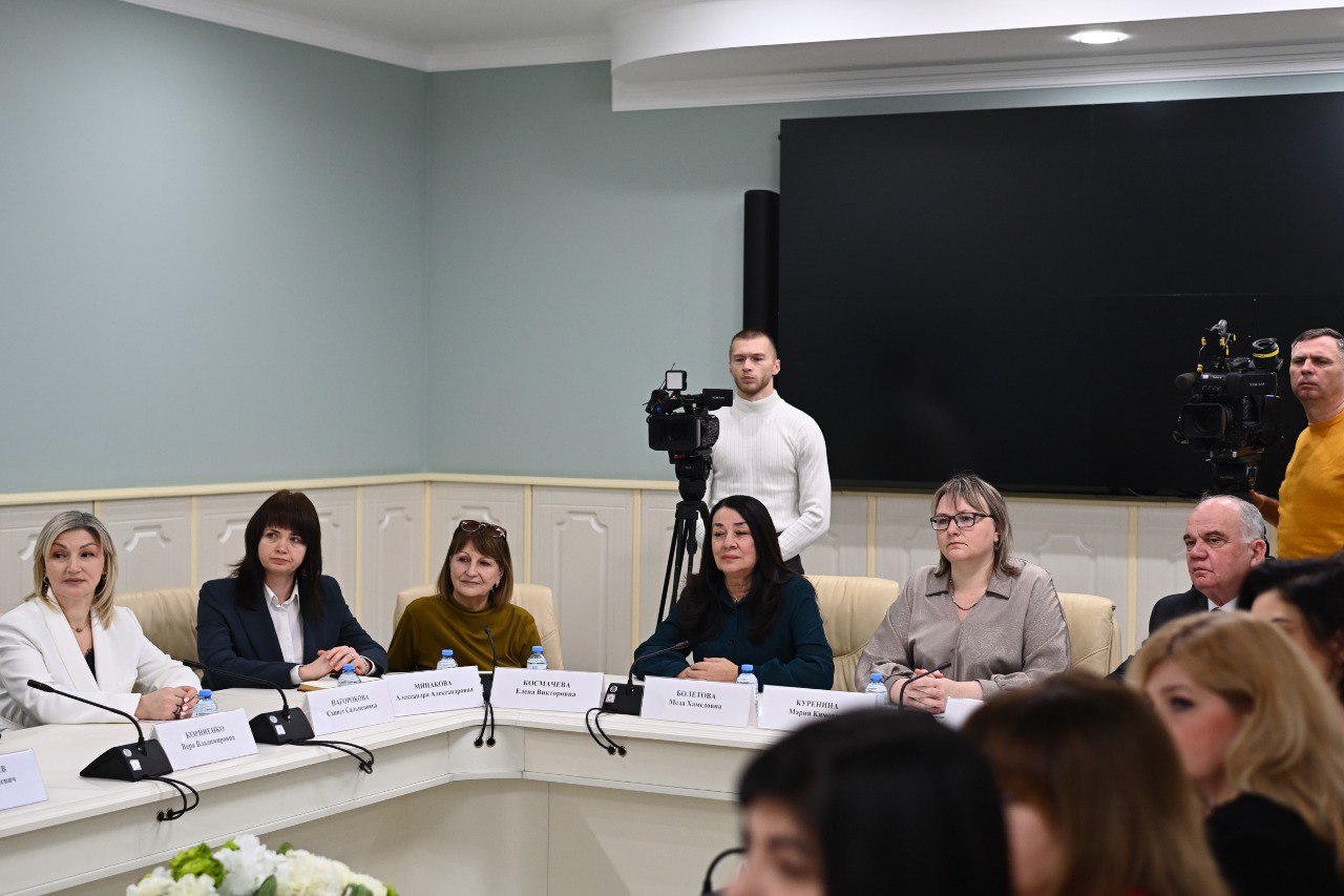 Глава Адыгеи встретился с руководителями региональных и муниципальных СМИ Глава Адыгеи встретился с руководителями региональных и муниципальных СМИ