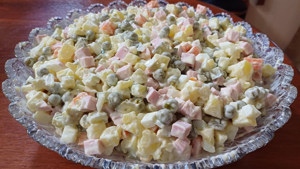 Оливье в новом свете: как сделать любимый салат еще вкуснее