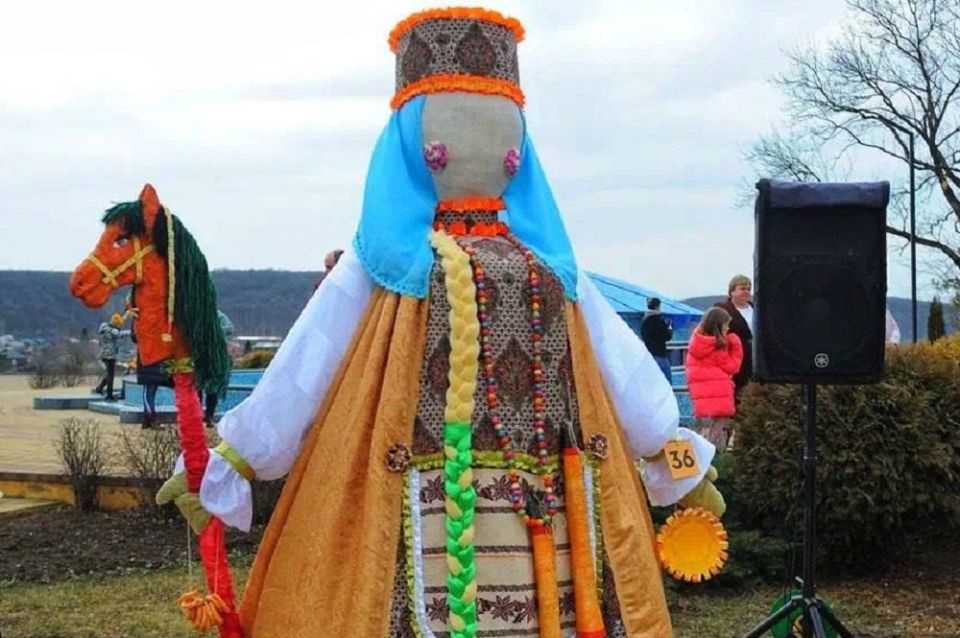 В столице Адыгеи стартует городской конкурс на лучшую масленичную куклу-чучело «Масленица Майкопская-2026»