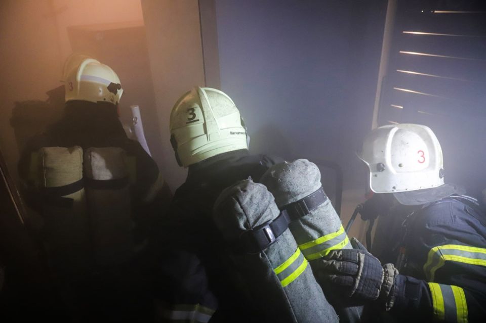 Беспилотник повредил жилую многоэтажку в адыгейском пригороде Краснодара