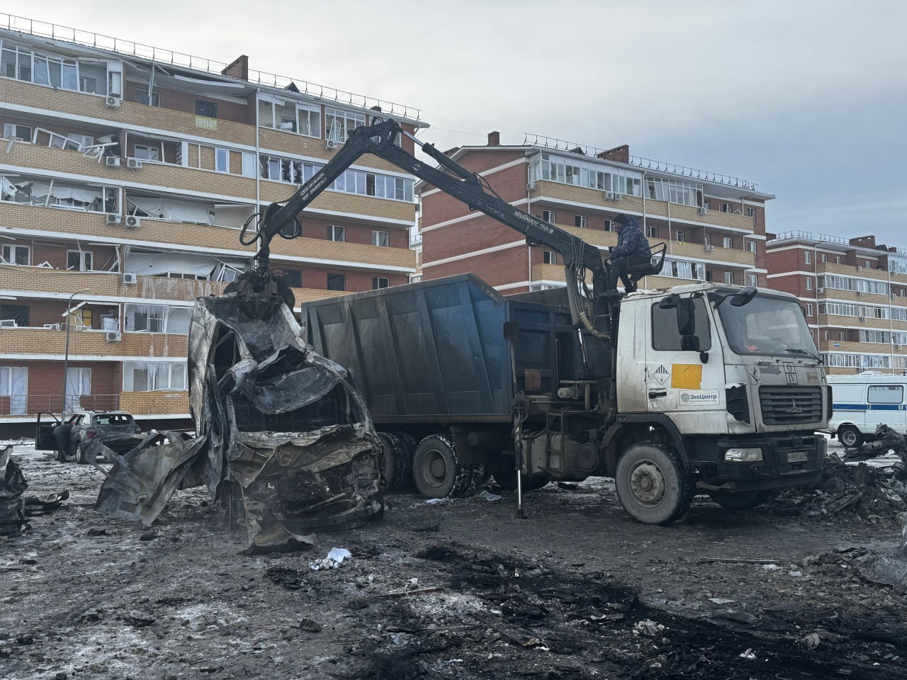 Мурат Кумпилов: Продолжаем ликвидировать последствия вражеской атаки в Новой Адыгее, оказывать адресную помощь жителям пострадавших домов Мурат Кумпилов: Продолжаем ликвидировать последствия вражеской атаки в Новой Адыгее, оказывать адресную помощь жителям пострадавших домов