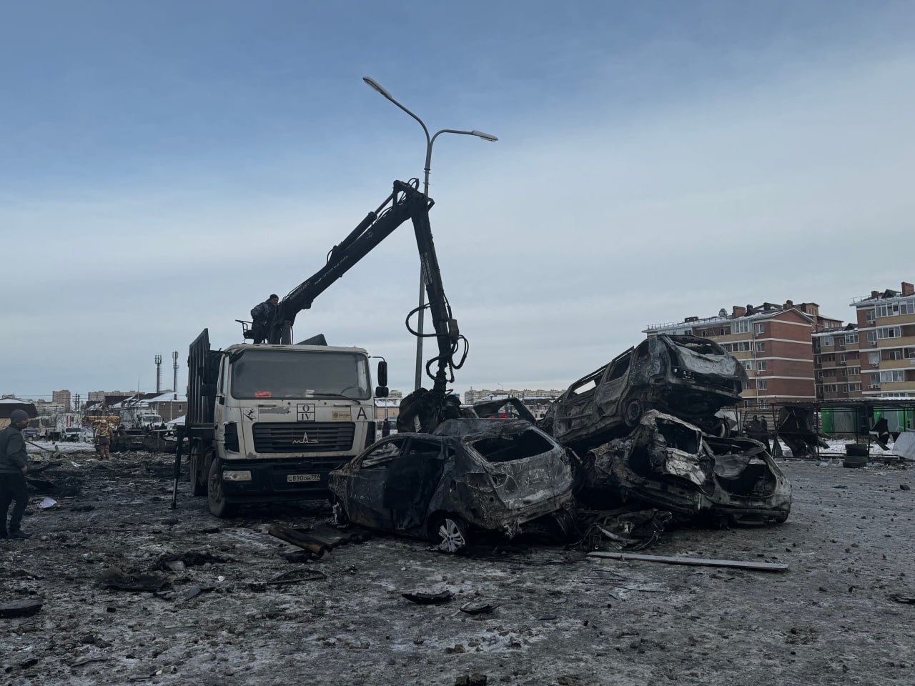 Мурат Кумпилов: Продолжаем ликвидировать последствия вражеской атаки в Новой Адыгее, оказывать адресную помощь жителям пострадавших домов Мурат Кумпилов: Продолжаем ликвидировать последствия вражеской атаки в Новой Адыгее, оказывать адресную помощь жителям пострадавших домов