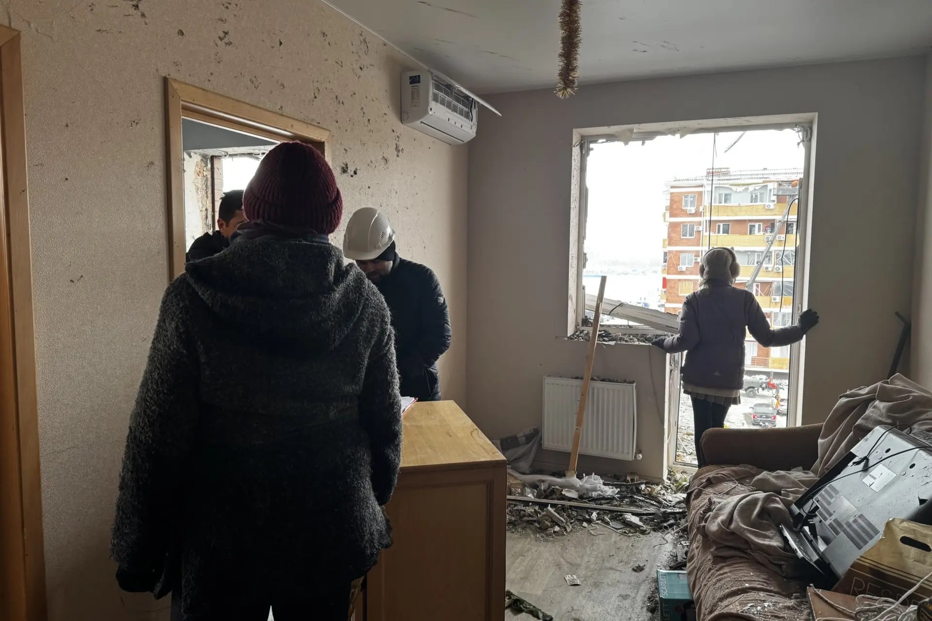 Ликвидация последствий атаки БПЛА в Новой Адыгее идет полным ходом Ликвидация последствий атаки БПЛА в Новой Адыгее идет полным ходом