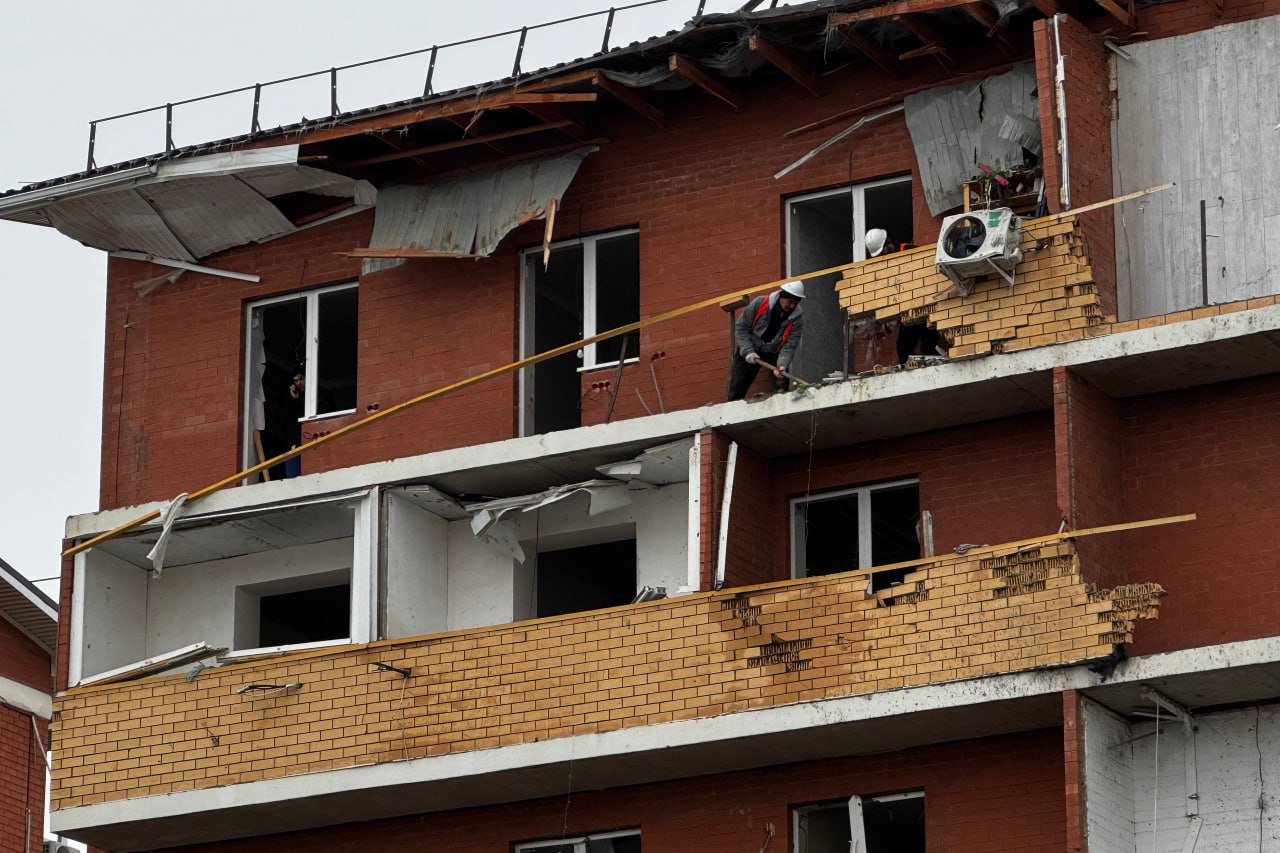 В Новой Адыгее продолжается восстановление жилых домов после вражеской атаки В Новой Адыгее продолжается восстановление жилых домов после вражеской атаки