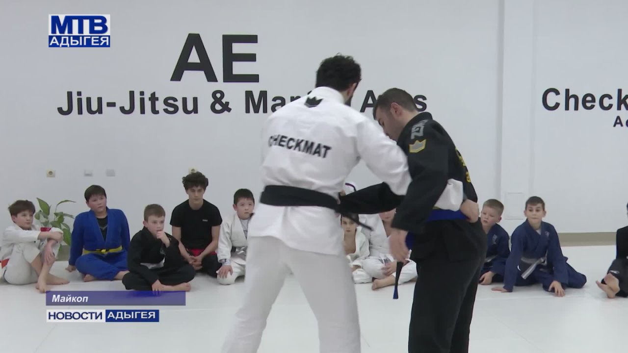 Спортсмен из Адыгеи Магомед Омаров завоевал серебряную медаль на чемпионате мира по бразильскому джиу-джитсу в Санкт-Петербурге