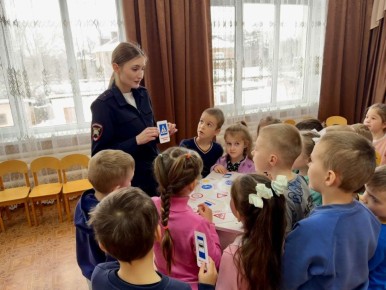 В Адыгее дошкольники узнали, как стать заметными на дороге