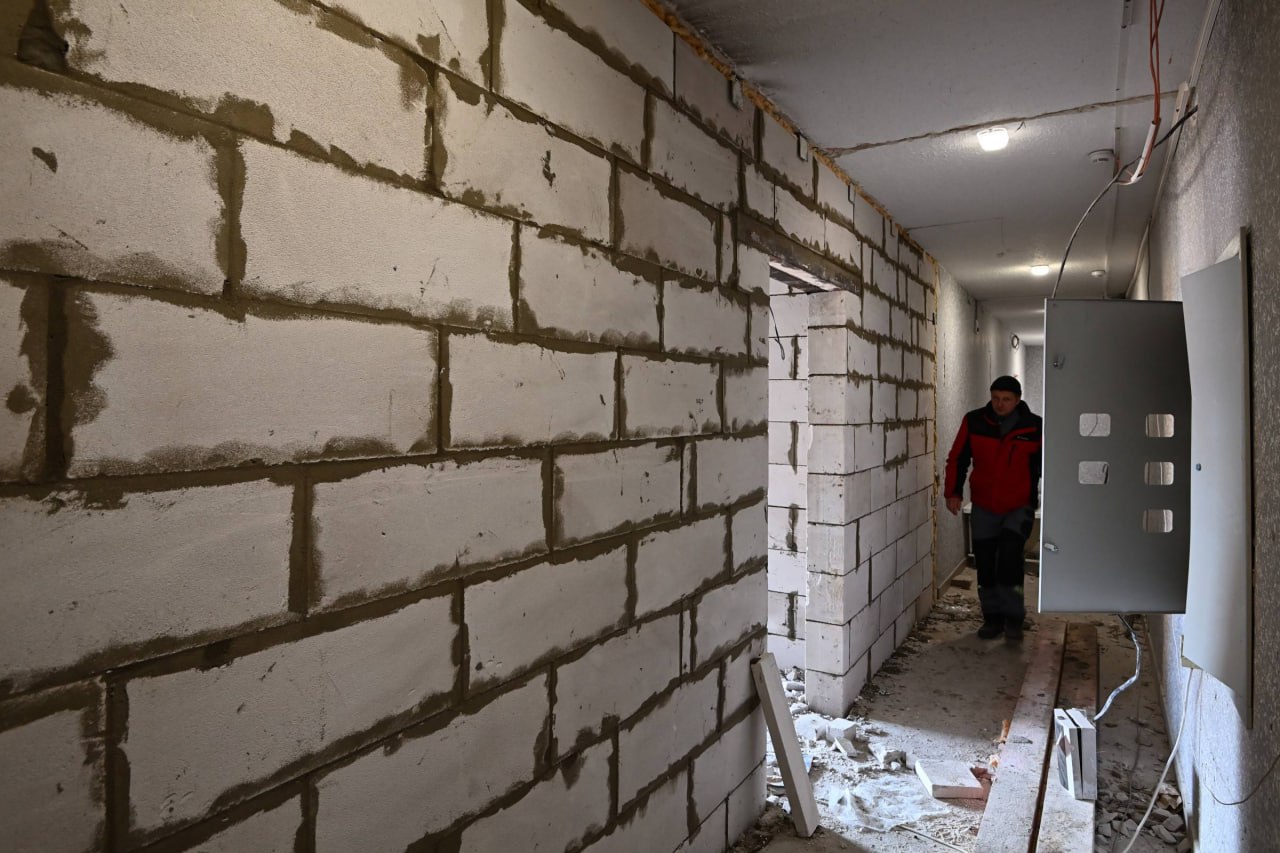 В Новой Адыгее продолжается восстановление жилья, поврежденного в результате вражеской атаки В Новой Адыгее продолжается восстановление жилья, поврежденного в результате вражеской атаки