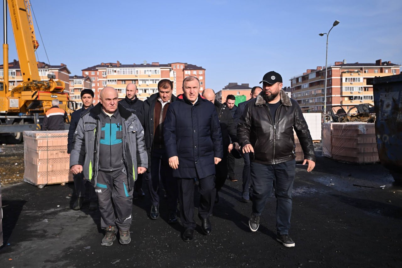 В Новой Адыгее продолжается восстановление жилья, поврежденного в результате вражеской атаки В Новой Адыгее продолжается восстановление жилья, поврежденного в результате вражеской атаки