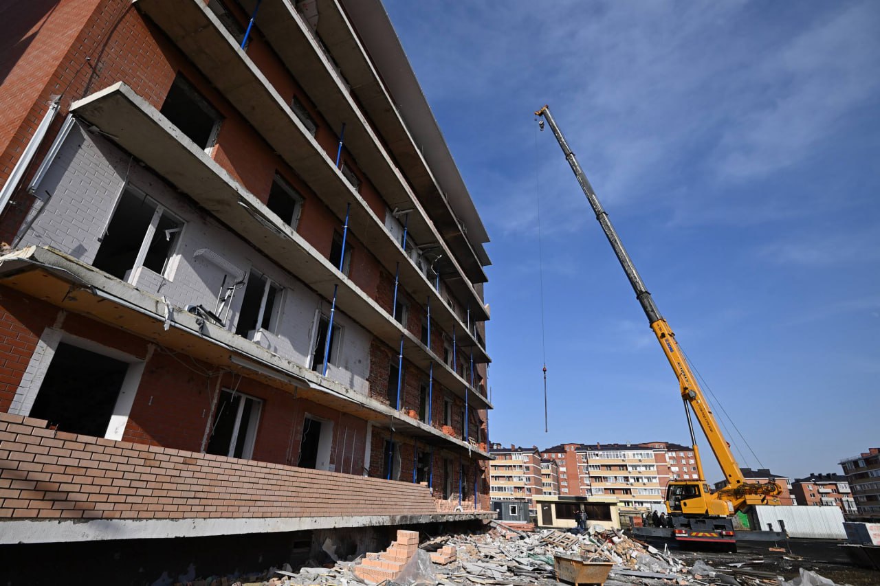 В Новой Адыгее продолжается восстановление жилья, поврежденного в результате вражеской атаки