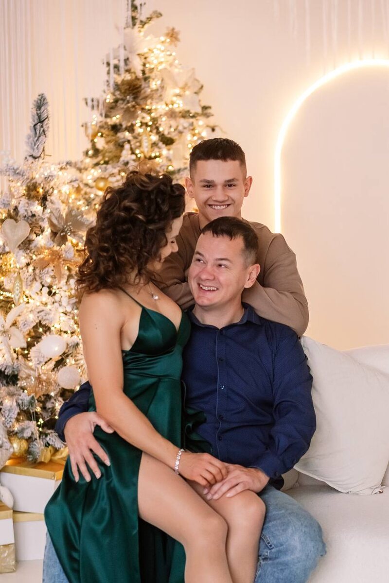 Яркие акценты праздничного стола: брускетта с творожным сыром и закуска с песто