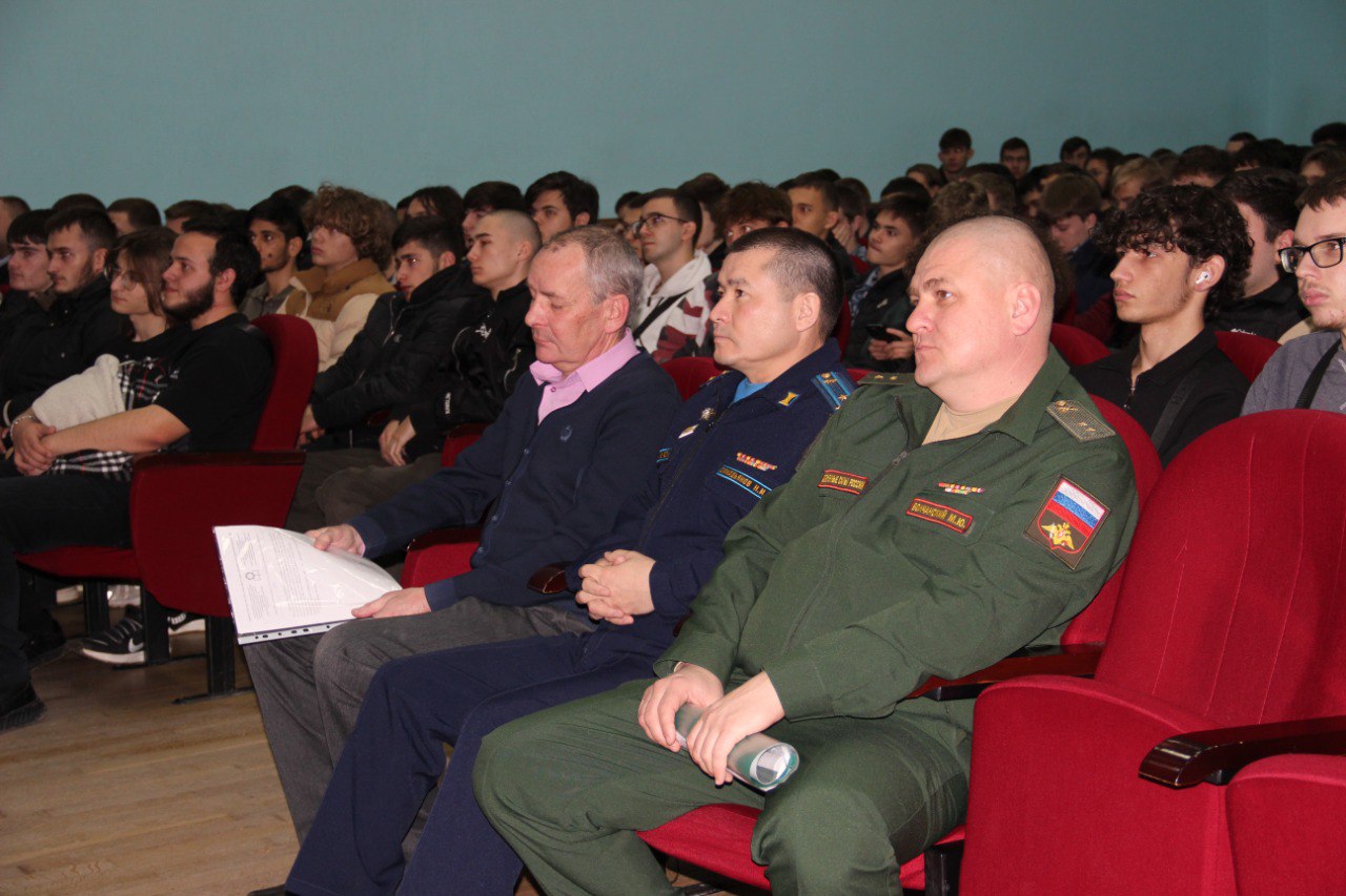 Студентам МГГТК АГУ и МИТ рассказали о службе по контракту в войсках БПЛА