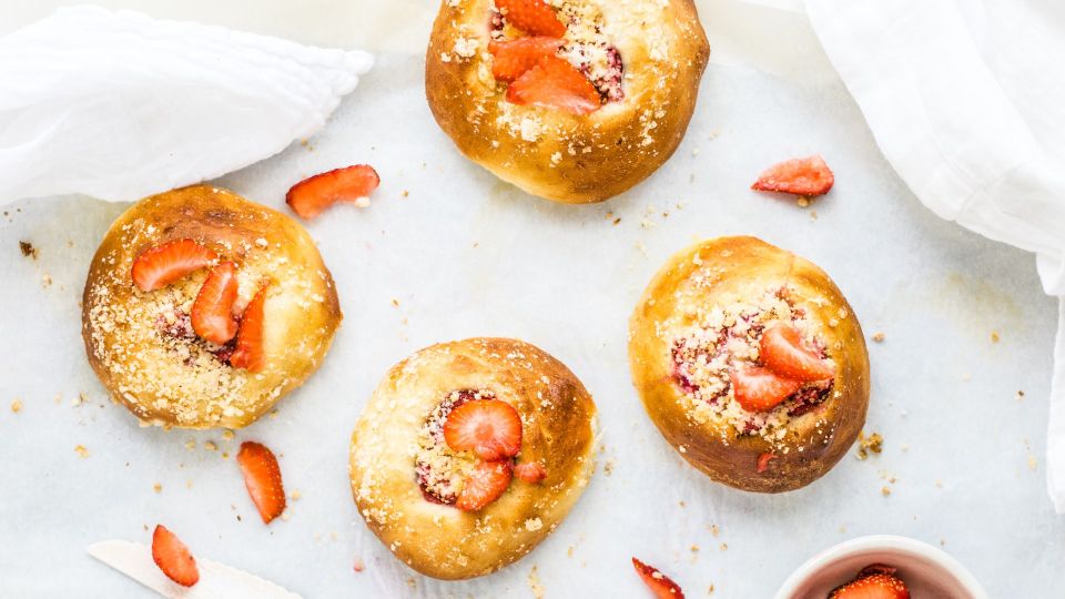 С этой посыпкой даже булочки-пустышки станут неотразимыми: чудо из четырех ингредиентов