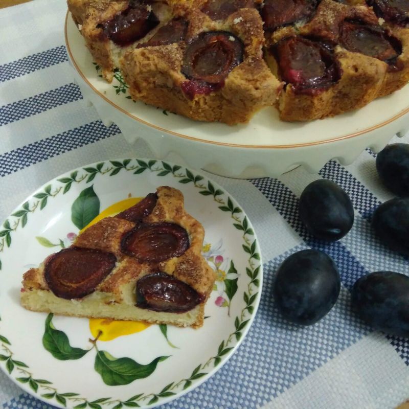 Пирог из слив, покоривший мир по рецепту "Нью-Йорк Таймс"