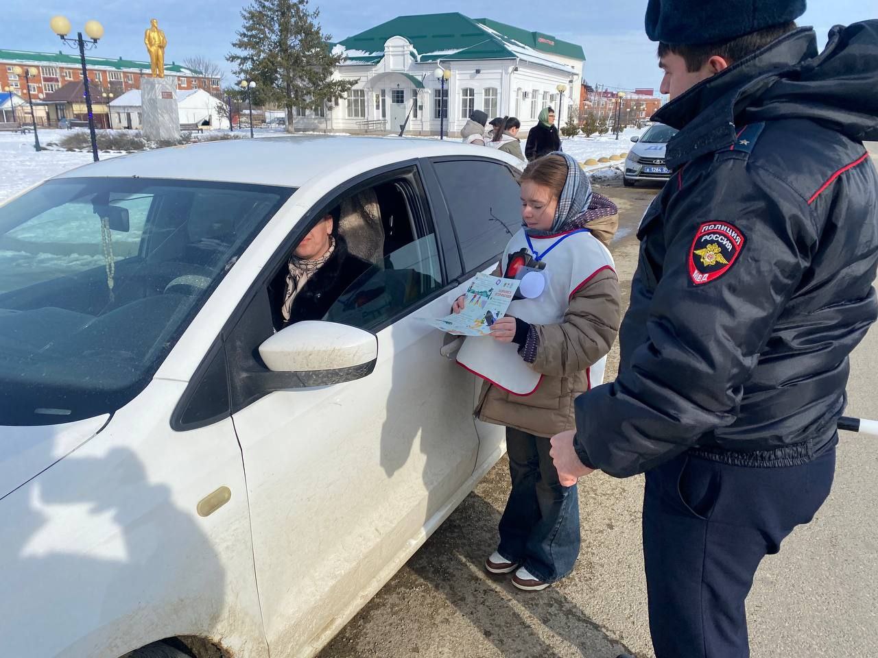 В Адыгее госавтоинспекторы вместе с ЮИДовцами призвали граждан к безопасности на перекрестках В Адыгее госавтоинспекторы вместе с ЮИДовцами призвали граждан к безопасности на перекрестках
