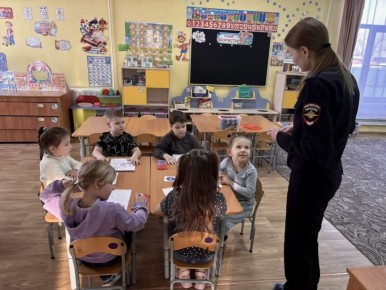 В Адыгее госавтоинспекторы провели уроки дорожной безопасности для малышей