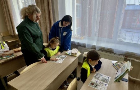 Дети Адыгеи познают дорожную безопасность через творчество и игры