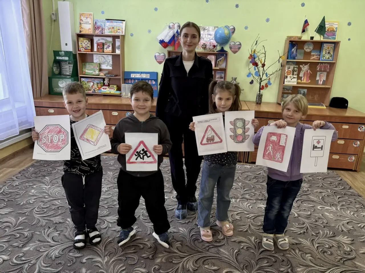 В Адыгее госавтоинспекторы провели уроки дорожной безопасности для малышей В Адыгее госавтоинспекторы провели уроки дорожной безопасности для малышей