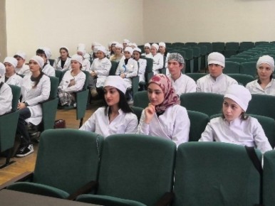 В Майкопе студенты-медики приняли участие в тренингах по безопасности дорожного движения