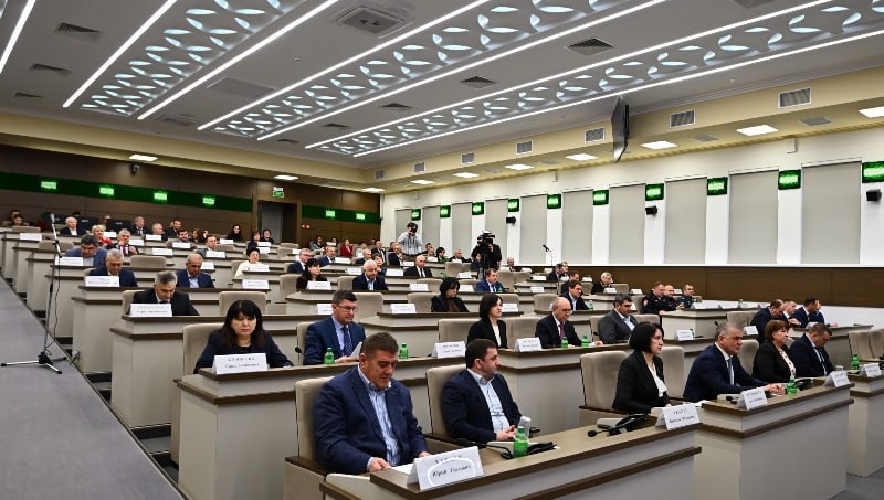 Министр внутренних дел по Республике Адыгея Олег Безсмельницын выступил с ежегодным докладом перед депутатами Государственного Совета - Хасэ Министр внутренних дел по Республике Адыгея Олег Безсмельницын выступил с ежегодным докладом перед депутатами Государственного Совета - Хасэ