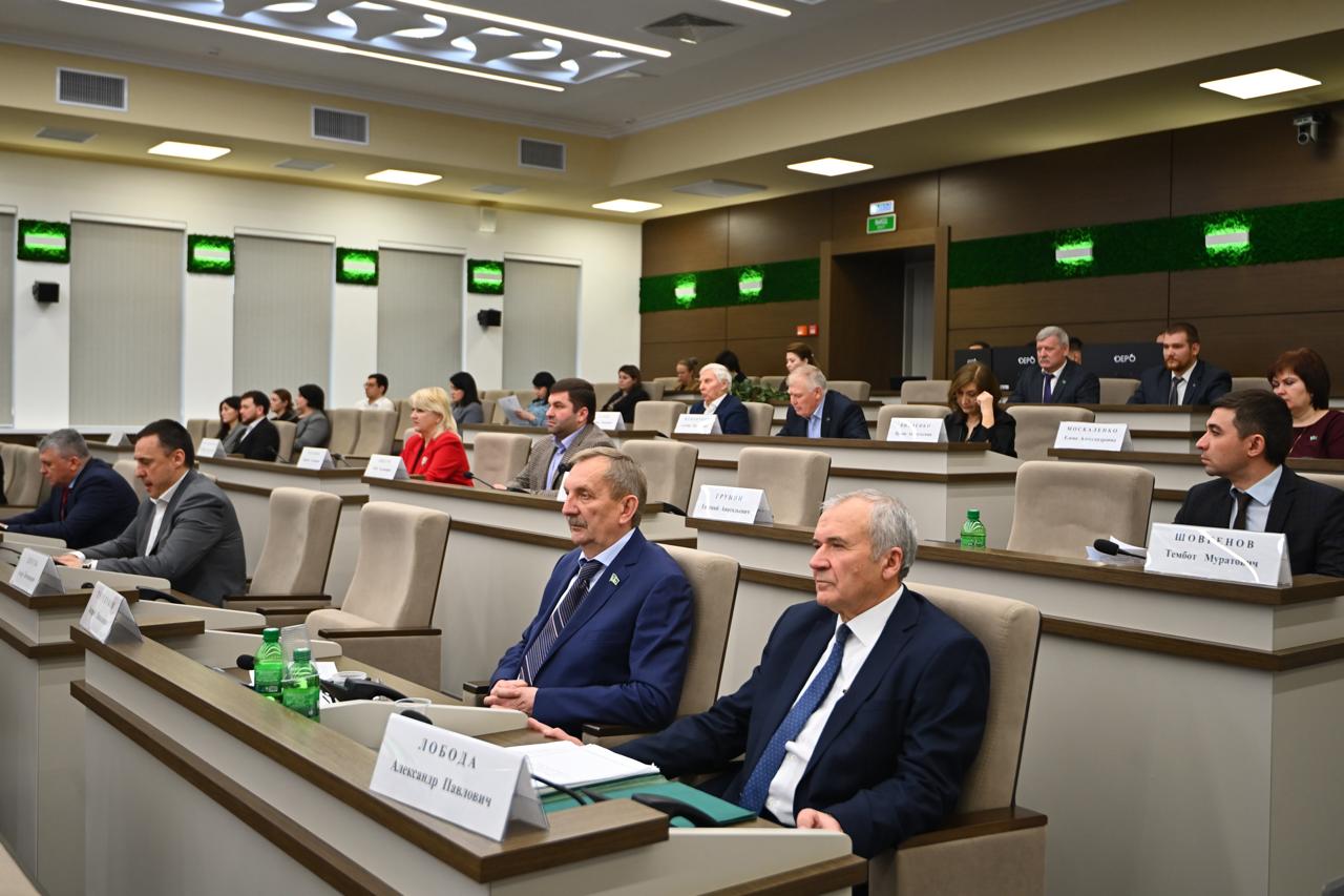 Мурат Кумпилов принял участие в заседании Госсовета – Хасэ РА Мурат Кумпилов принял участие в заседании Госсовета – Хасэ РА