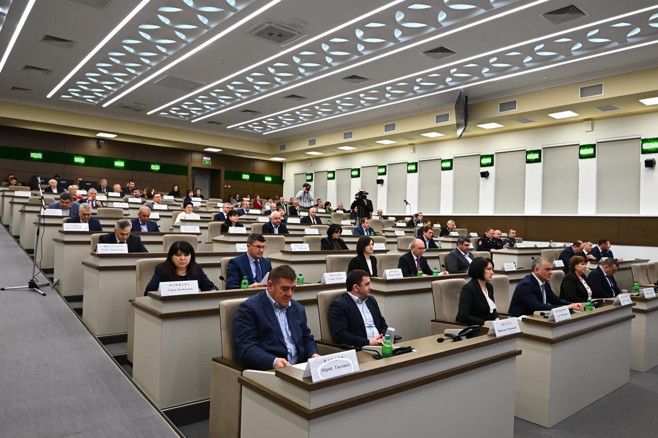 Мурат Кумпилов принял участие в заседании Госсовета – Хасэ РА Мурат Кумпилов принял участие в заседании Госсовета – Хасэ РА