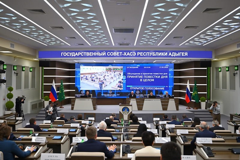 Министр внутренних дел по Республике Адыгея Олег Безсмельницын выступил с ежегодным докладом перед депутатами Государственного Совета - Хасэ Министр внутренних дел по Республике Адыгея Олег Безсмельницын выступил с ежегодным докладом перед депутатами Государственного Совета - Хасэ