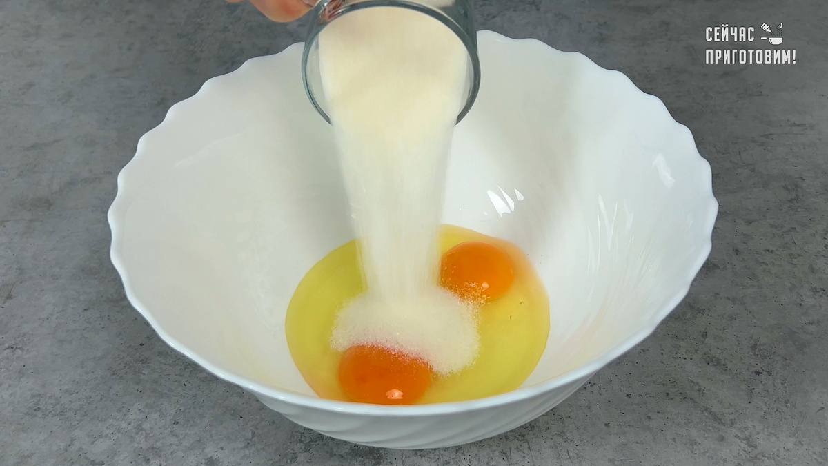 Сочная симфония ягод: как приготовить нежный пирог с замороженной черной смородиной