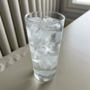 Что не стоит есть на голодный желудок: привычки, способные испортить утро