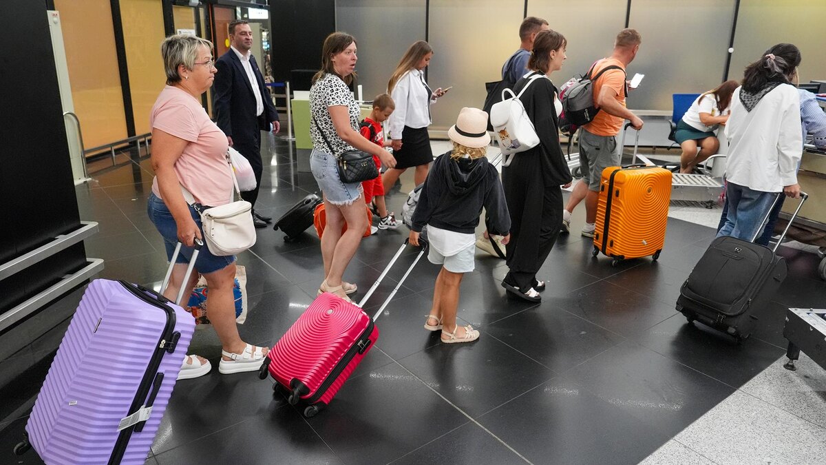 Новые правила выезда с детьми: загранпаспорт теперь нужен каждому