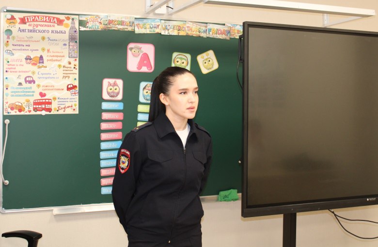 В Адыгее сотрудники кадрового подразделения МВД по Адыгее рассказали школьникам о том, как устроиться на работу в полицию В Адыгее сотрудники кадрового подразделения МВД по Адыгее рассказали школьникам о том, как устроиться на работу в полицию