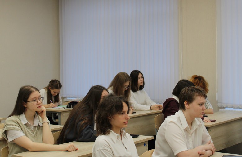 В Адыгее сотрудники кадрового подразделения МВД по Адыгее рассказали школьникам о том, как устроиться на работу в полицию В Адыгее сотрудники кадрового подразделения МВД по Адыгее рассказали школьникам о том, как устроиться на работу в полицию