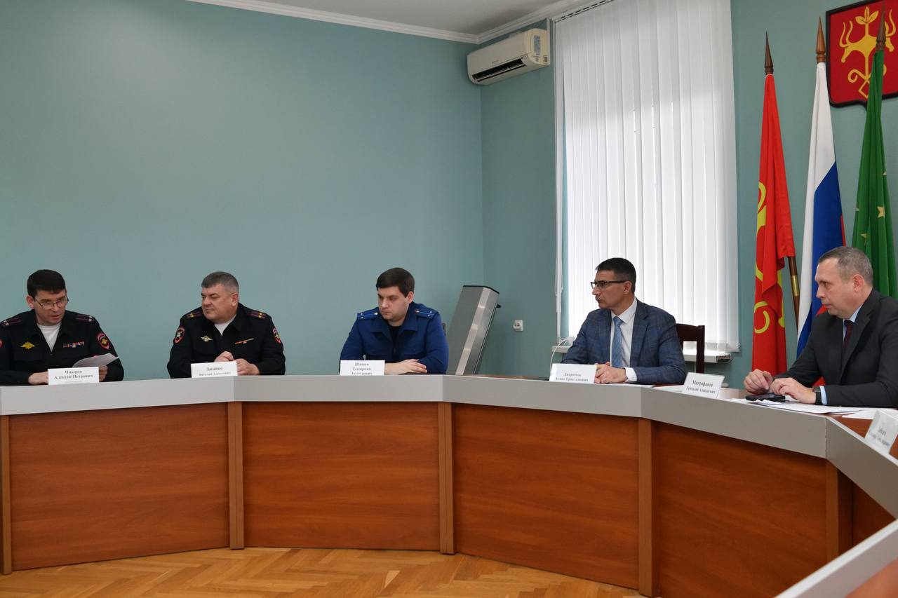 Геннадий Митрофанов: Провел первое в этом году заседание комиссии по обеспечению безопасности дорожного движения Геннадий Митрофанов: Провел первое в этом году заседание комиссии по обеспечению безопасности дорожного движения