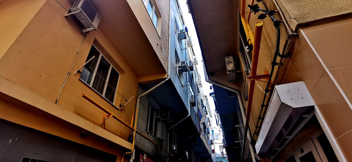 Жилые гаражи на берегу моря: феномен Лазаревского