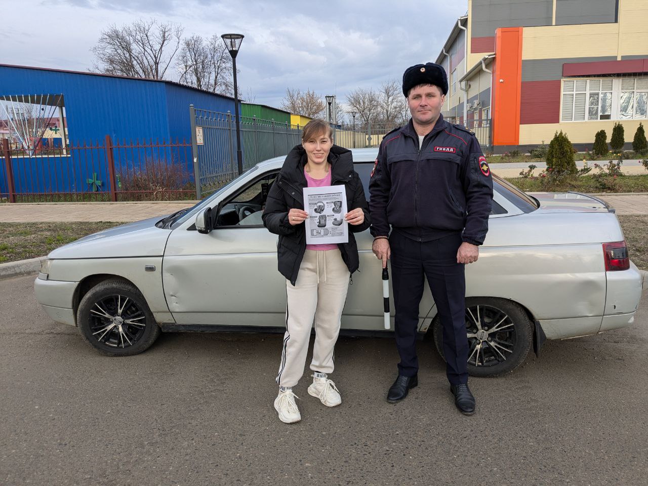 В Красногвардейском районе сотрудники Госавтоинспекции напоминили о правилах перевзкеи детей-пассажиров В Красногвардейском районе сотрудники Госавтоинспекции напоминили о правилах перевзкеи детей-пассажиров