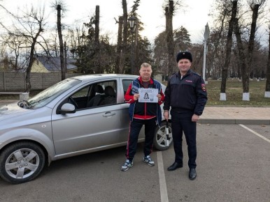 В Красногвардейском районе сотрудники Госавтоинспекции напоминили о правилах перевзкеи детей-пассажиров