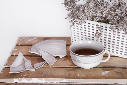 Почему надколотая посуда может привлечь болезни и неудачи