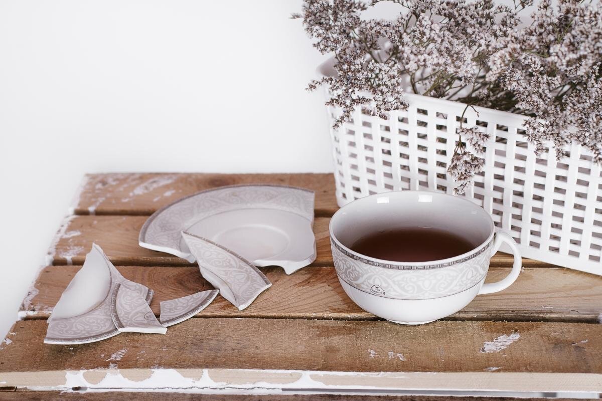 Почему надколотая посуда может привлечь болезни и неудачи