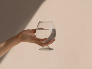 Стакан воды натощак: польза или миф?